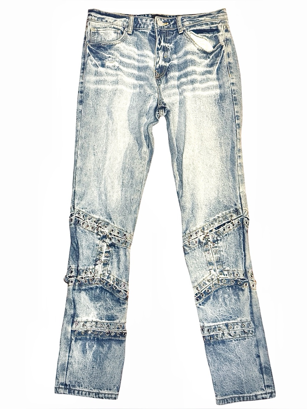 Grunge jeans with hardware details